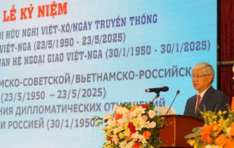 Đồng chí Đỗ Văn Chiến, Ủy viên Bộ Chính trị, Bí thư Trung ương Đảng, Chủ tịch Ủy ban Mặt trận Tổ quốc Việt Nam phát biểu chỉ đạo tại lễ kỷ niệm.