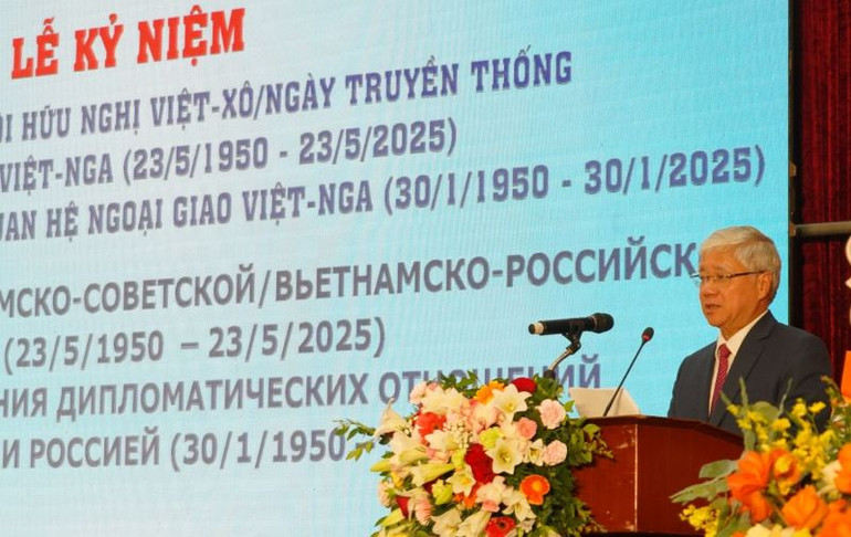 Đồng chí Đỗ Văn Chiến, Ủy viên Bộ Chính trị, Bí thư Trung ương Đảng, Chủ tịch Ủy ban Mặt trận Tổ quốc Việt Nam phát biểu chỉ đạo tại lễ kỷ niệm.