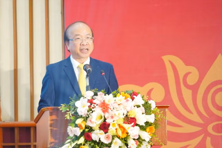 Tiến sĩ Phan Chí Hiếu, Chủ tịch Viện Hàn lâm Khoa học xã hội Việt Nam, đọc diễn văn khai mạc tại Lễ kỷ niệm.