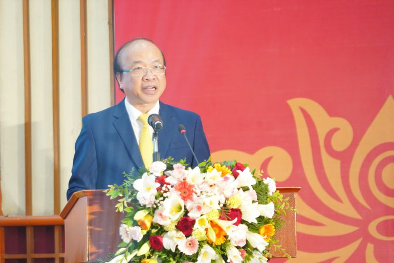 Tiến sĩ Phan Chí Hiếu, Chủ tịch Viện Hàn lâm Khoa học xã hội Việt Nam, đọc diễn văn khai mạc tại Lễ kỷ niệm.