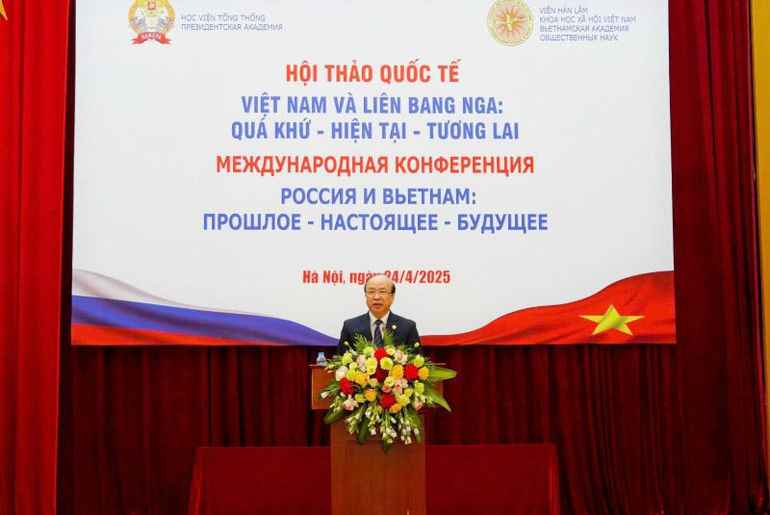 Tiến sĩ Phan Chí Hiếu, Chủ tịch Viện Hàn lâm khoa học Việt Nam phát biểu khai mạc Hội thảo.