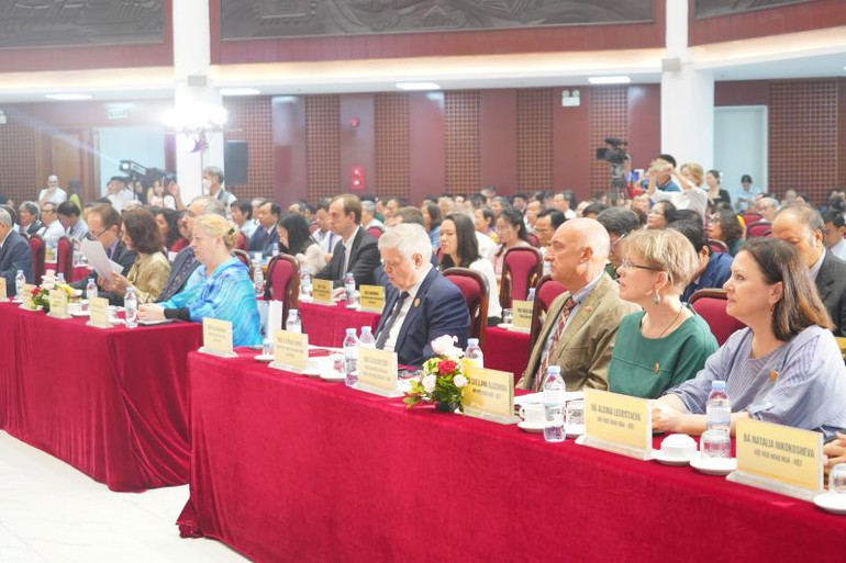 Các đại biểu, khách mời tại Lễ kỷ niệm.