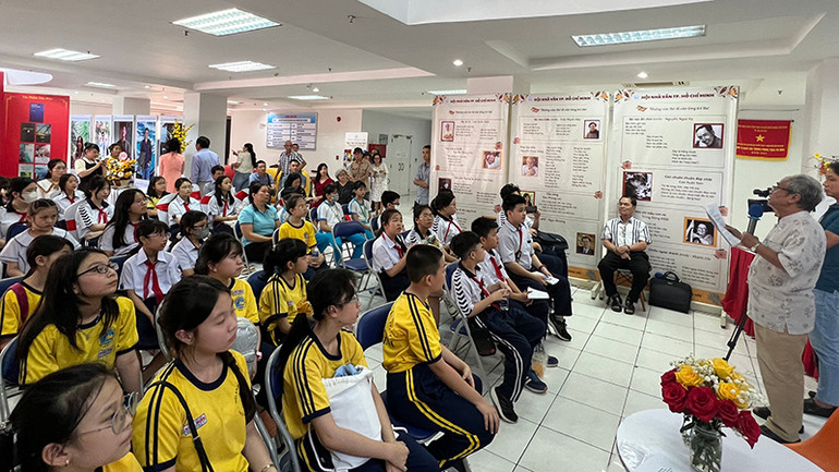 Tọa đàm "Thơ với tuổi thơ lớn lên cùng thành phố".