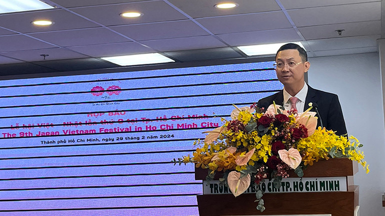 Ông Trần Phước Anh, Giám đốc Sở Ngoại vụ Thành phố Hồ Chí Minh phát biểu tại buổi họp báo.