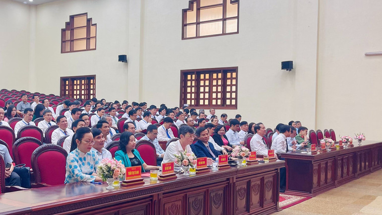 Lớp bồi dưỡng cán bộ nguồn cấp tỉnh năm 2024 đạt được kết quả cao sẽ trở thành điểm nhấn quan trọng cho quyết tâm đổi mới, nâng cao chất lượng đội ngũ cán bộ của tỉnh Ninh Bình. Lớp bồi dưỡng cán bộ nguồn cấp tỉnh năm 2024 đạt được kết quả cao sẽ trở thành điểm nhấn quan trọng cho quyết tâm đổi mới, nâng cao chất lượng đội ngũ cán bộ của tỉnh Ninh Bình.