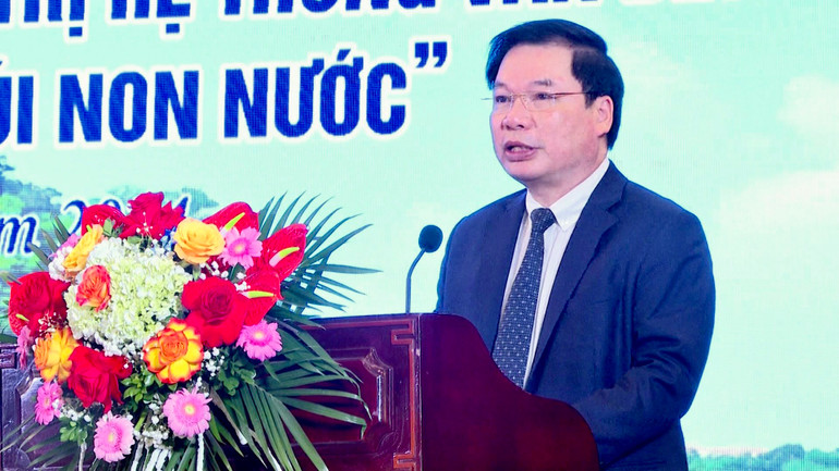 Đồng chí Tống Quang Thìn, Phó Chủ tịch Thường trực Ủy ban nhân dân tỉnh phát biểu khai mạc hội thảo. Đồng chí Tống Quang Thìn, Phó Chủ tịch Thường trực Ủy ban nhân dân tỉnh phát biểu khai mạc hội thảo.