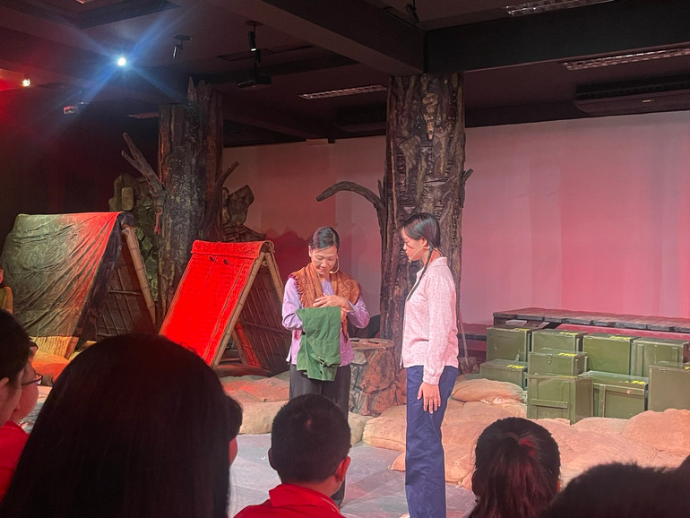 Các khung cảnh chiến tranh được tái hiện sinh động.