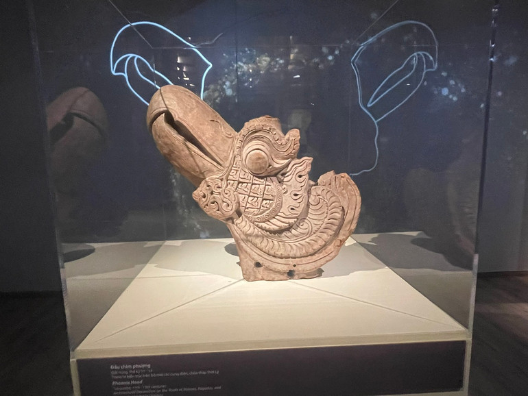 Đầu chim phượng được trang trí kiến trúc trên bộ mái các cung điện, chùa tháp thời Lý.