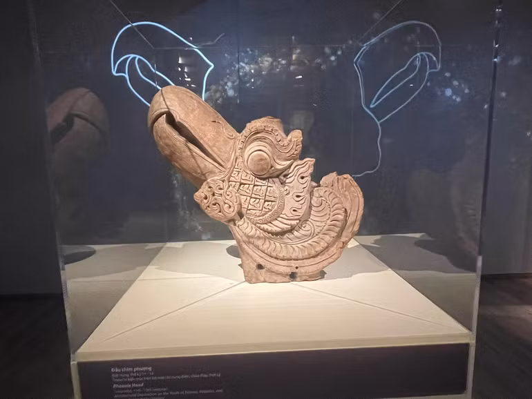 Đầu chim phượng được trang trí kiến trúc trên bộ mái các cung điện, chùa tháp thời Lý.