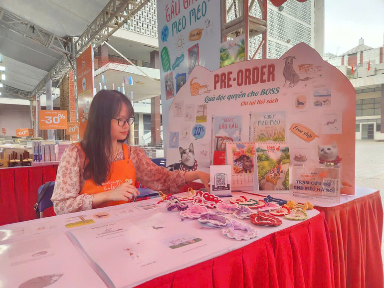 Góc quà tặng tại hội sách.