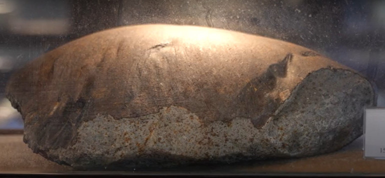 Mẫu thiên thạch được tìm thấy ở Hội An, Quảng Nam vào năm 1941.