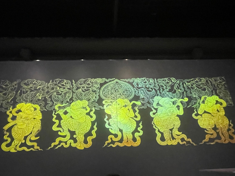 Nhờ những giải pháp công nghệ được ứng dụng giúp công chúng có thể tìm hiểu kỹ hơn về từng họa tiết trên các hiện vật.