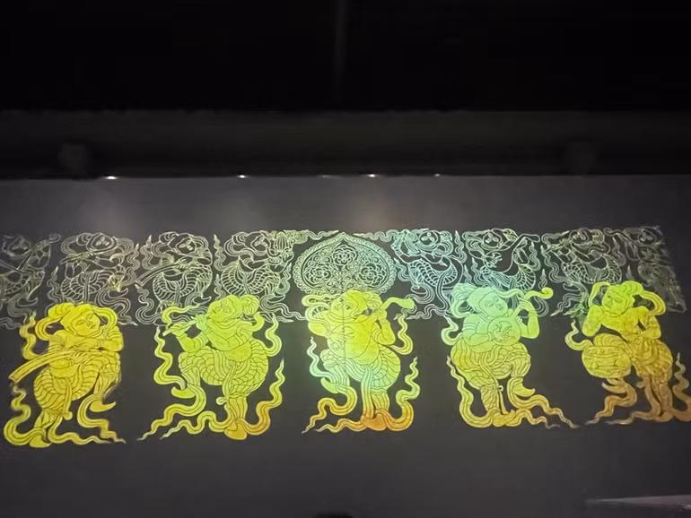 Nhờ những giải pháp công nghệ được ứng dụng giúp công chúng có thể tìm hiểu kỹ hơn về từng họa tiết trên các hiện vật.