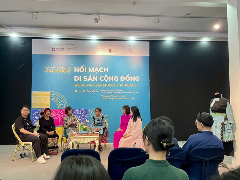Các diễn giả, khách mời chia sẻ tại talkshow &quot;Nối mạch di sản cộng đồng&quot;.