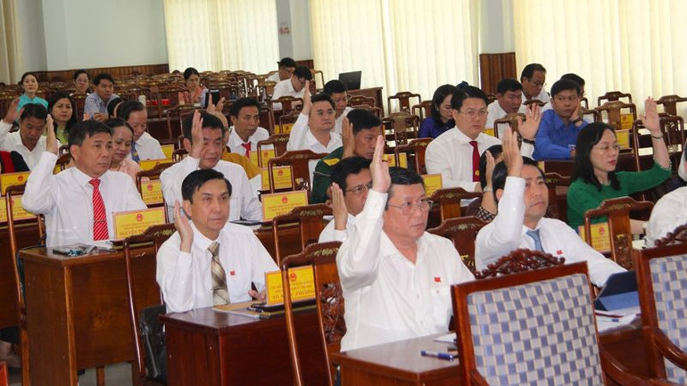 Các đại biểu đã biểu quyết nhất trí thông qua 19 nghị quyết quan trọng tại kỳ họp.