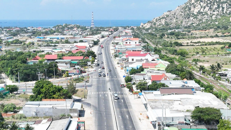 Hệ thống kết cấu hạ tầng kinh tế-xã hội tại huyện Thuận Nam (Ninh Thuận) được đầu tư đồng bộ, hiện đại, theo hướng liên thông và đa mục tiêu. (Ảnh: NGUYỄN TRUNG)