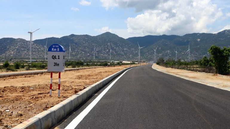 Đến nay, nút giao liên thông Thuận Nam kết nối với Đường tỉnh ĐT 709 là hạng mục giao thông quan trọng, tạo điều kiện thuận lợi cho việc vận chuyển hàng hóa đến và đi từ Cảng biển tổng hợp Cà Ná chưa được triển khai.