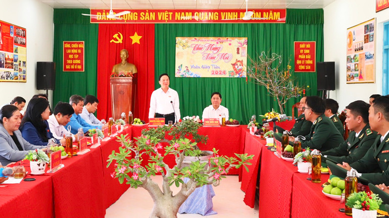 Phó Chủ tịch Quốc hội Nguyễn Khắc Định thăm, tặng quà chúc Tết tại Ninh Thuận ảnh 2 Phó Chủ tịch Quốc hội Nguyễn Khắc Định thăm, tặng quà chúc Tết tại Ninh Thuận ảnh 2