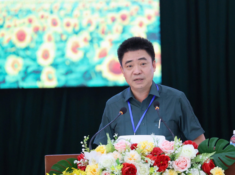 Phó Giáo sư, Tiến sĩ Lâm Nhân phát biểu ý kiến tại hội thảo. (Ảnh: NGUYỄN TRUNG)