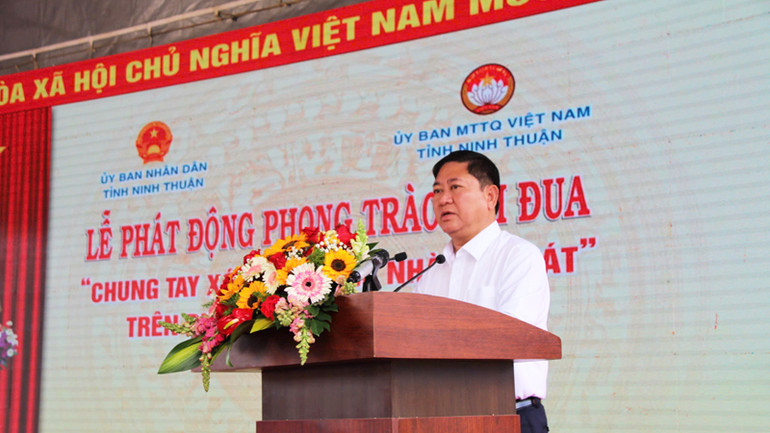 Chủ tịch Ủy ban nhân dân tỉnh Ninh Thuận Trần Quốc Nam phát biểu tại buổi lễ. (Ảnh: NGUYỄN TRUNG)