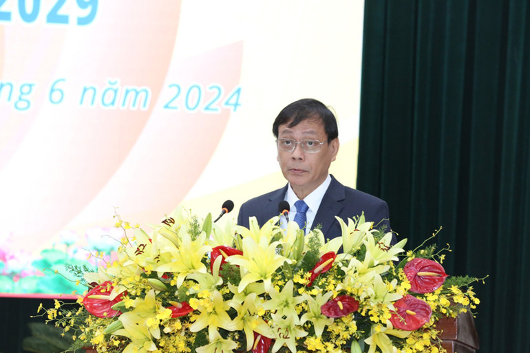 Đồng chí Nguyễn Đức Thanh, Ủy viên Trung ương Đảng, Bí thư Tỉnh ủy Ninh Thuận phát biểu tại đại hội.