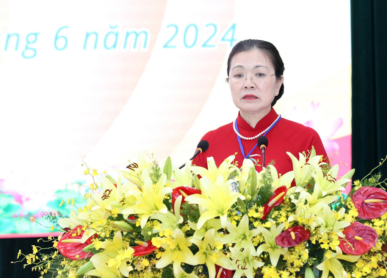 Phó Chủ tịch Ủy ban Trung ương Mặt trận Tổ quốc Việt Nam Trương Thị Ngọc Ánh phát biểu tại đại hội.