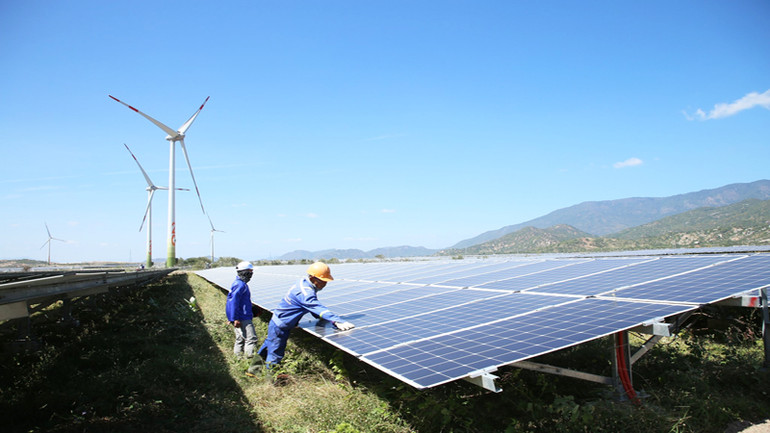 Điện gió và điện mặt trời là hai trong những tiềm năng, lợi thế thúc đẩy kinh tế-xã hội tỉnh Ninh Thuận phát triển hướng đến trở thành trung tâm năng lượng quốc gia trong tương lai.