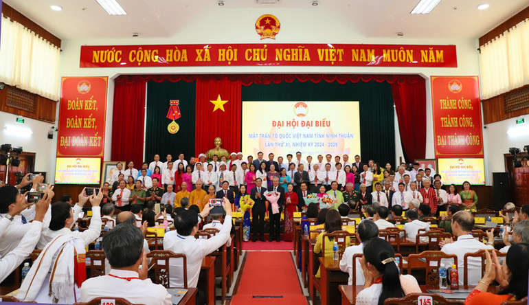 Ban Thường trực Ủy ban Mặt trận Tổ quốc Việt Nam tỉnh, khóa 11, nhiệm kỳ 2024-2029 cùng các thành viên Ủy ban Mặt trận Tổ quốc Việt Nam tỉnh Ninh Thuận, ra mắt tại đại hội