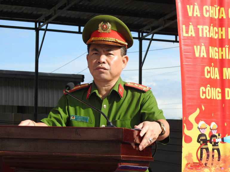 Đại tá Lê Quang Đồng, Phó Giám đốc Công an tỉnh Ninh Thuận, Phó Trưởng Ban Chỉ đạo diễn tập phát biểu tại buổi diễn tập. (Ảnh: NGUYỄN TRUNG)