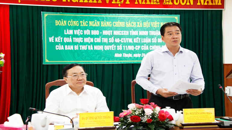 Phó Chủ tịch Ủy ban nhân dân tỉnh Ninh Thuận Nguyễn Long Biên phát biểu đề nghị Ngân hàng Chính sách xã hội Việt Nam tiếp tục hỗ trợ địa phương về nguồn vốn vay cho hộ nghèo, hộ cận nghèo trong điều kiện tỉnh thu ngân sách còn thấp.