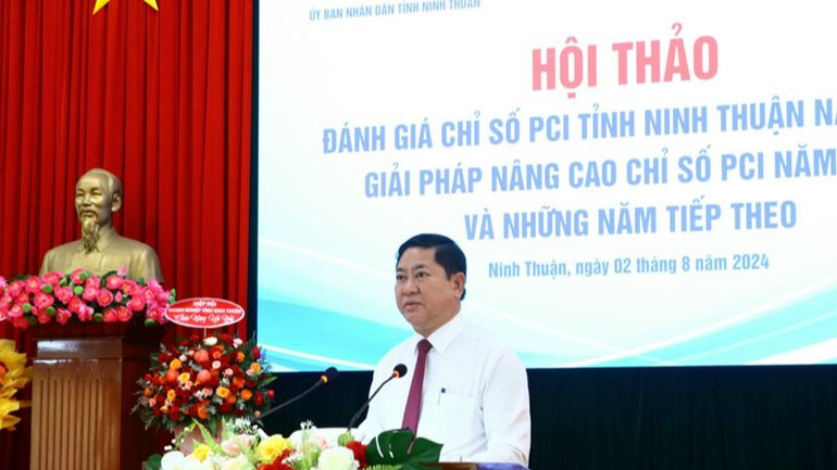 Chủ tịch Ủy ban nhân dân tỉnh Ninh Thuận Trần Quốc Nam phát biểu ý kiến tại hội nghị. Ảnh: (NGUYỄN TRUNG)