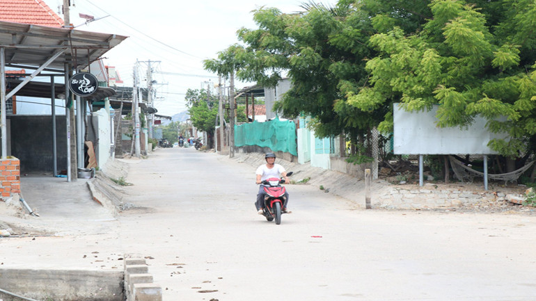 Một góc khu dân cư thôn Thái An, xã Vĩnh Hải, huyện Ninh Hải (Ninh Thuận) bị xuống cấp.