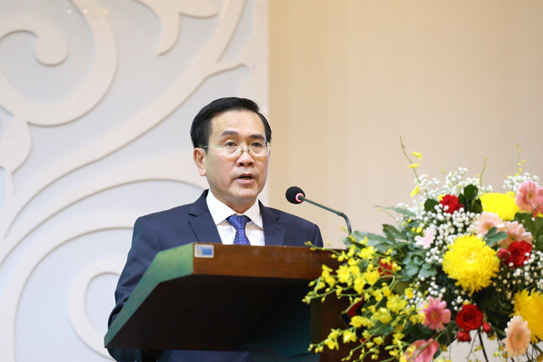 Đồng chí Phạm Văn Hậu, Phó Bí thư Thường trực Tỉnh ủy, Chủ tịch Hội đồng nhân dân tỉnh Ninh Thuận phát biểu tại hội thảo.