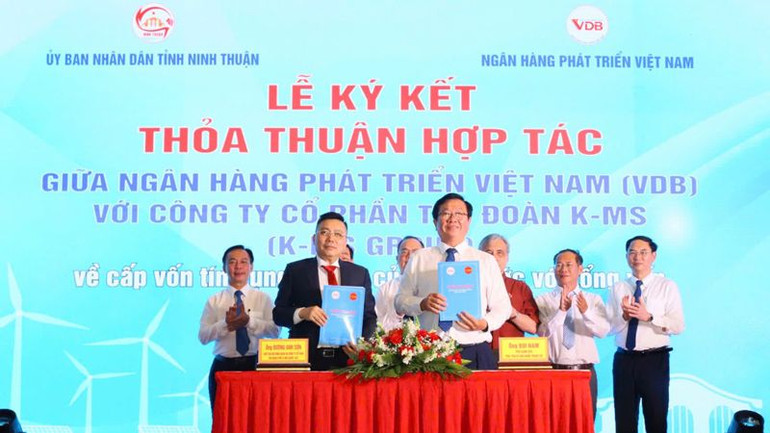 Các doanh nghiệp tại Ninh Thuận ký kết bản ghi nhớ thỏa thuận hợp tác-tài trợ vốn tín dụng đầu tư của Nhà nước với Ngân hàng Phát triển Việt Nam.