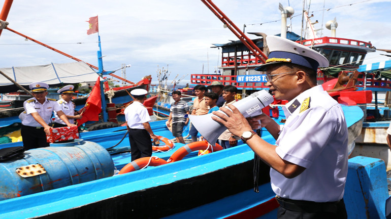 Bộ Tư lệnh Vùng 4 Hải quân tuyên truyền về tầm quan trọng của biển, đảo, đồng thời xác định rõ chính kiến “Mỗi con tàu là một cột mốc chủ quyền, mỗi ngư dân là một chiến sĩ giữ vững ngư trường truyền thống, bảo vệ vững chắc chủ quyền biển, đảo thiêng liêng của Tổ quốc, góp phần đưa nước ta trở thành quốc gia mạnh về biển, giàu từ biển, phát triển bền vững, thịnh vượng, an ninh và an toàn.