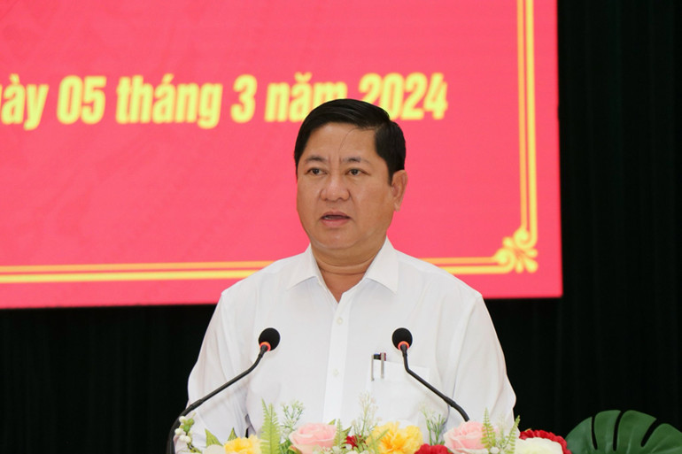 Chủ tịch Ủy ban nhân dân tỉnh Ninh Thuận Trần Quốc Nam phát biểu chỉ đạo tại hội nghị.