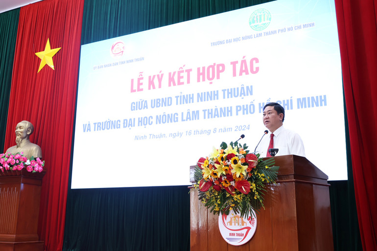 Chủ tịch Ủy ban nhân dân tỉnh Ninh Thuận Trần Quốc Nam phát biểu tại buổi lễ. (Ảnh: NGUYỄN TRUNG)