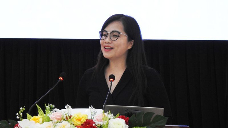 Bà Lê Thanh Hà, Trưởng phòng, Ban Pháp chế Liên đoàn Thương mại và Công nghiệp Việt Nam phát biểu tại hội nghị. Ảnh: (NGUYỄN TRUNG)