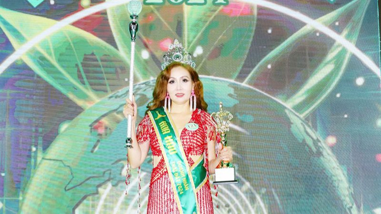 Thí sinh Vương Thị Hương, số báo danh 121, Phó Giám đốc Công ty TH Group (Hà Nội), đã đạt số điểm cao nhất trong các phần thi và xuất sắc đăng quang ngôi vị Hoa hậu Doanh nhân Trái đất 2024-Miss Business Earth 2024. (Ảnh: NGUYỄN TRUNG)