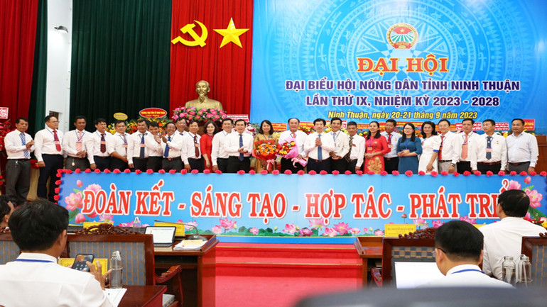 Ban Chấp hành Hội Nông dân tỉnh Ninh Thuận khóa 9, nhiệm kỳ 2023-2028 ra mắt tại Đại hội.