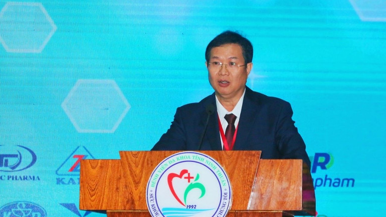 Giám đốc Bệnh viện đa khoa tỉnh Ninh Thuận Lê Huy Thạch phát biểu tại hội nghị. (Ảnh: NGUYỄN TRUNG)