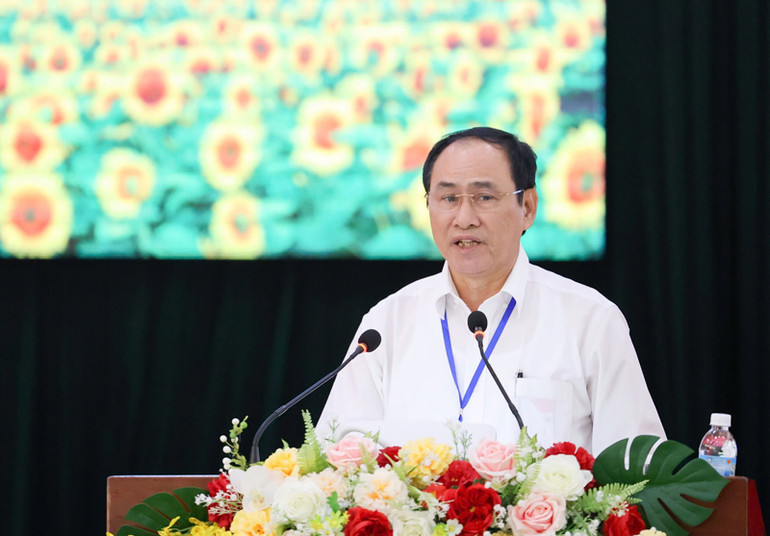 Tiến sĩ Phú Văn Hẳn phát biểu tham luận tại hội thảo. (Ảnh: NGUYỄN TRUNG)