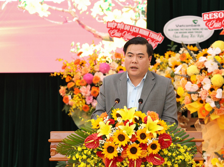 Chủ tịch Hiệp hội Doanh nghiệp tỉnh Ninh Thuận Nguyễn Tiến Nghị phát biểu đề xuất ý kiến tại hội nghị (Ảnh: NGUYỄN TRUNG)