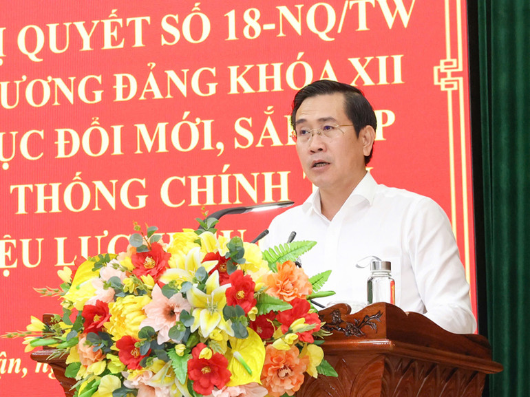 Phó Bí thư Thường trực Tỉnh ủy Ninh Thuận Phạm Văn Hậu phát biểu tại hội nghị. (Ảnh: NGUYỄN TRUNG)