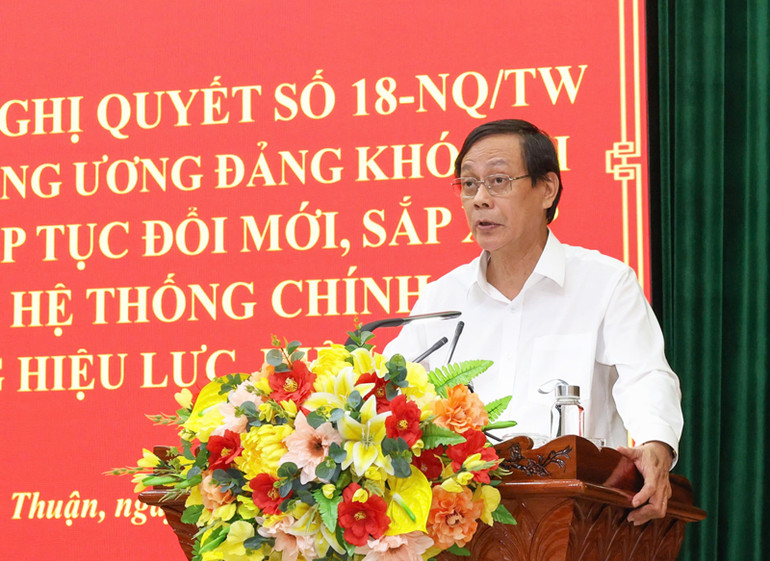 Bí thư Tỉnh ủy Ninh Thuận Nguyễn Đức Thanh phát biểu chỉ đạo tiếp tục thực hiện Nghị quyết 18 của Ban Chấp hành Trung ương Đảng khóa XII trong thời gian tới. (Ảnh: NGUYỄN TRUNG)