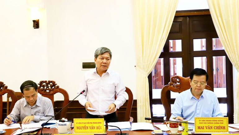 Đồng chí Nguyễn Văn Hội, Ủy viên Ủy ban Kiểm tra Trung ương, Phó Trưởng đoàn kiểm tra công bố quyết định kiểm tra của Bộ Chính trị, Ban Bí thư năm 2025 đối với Ban Thường vụ Tỉnh ủy Ninh Thuận. (Ảnh: NGUYỄN TRUNG)