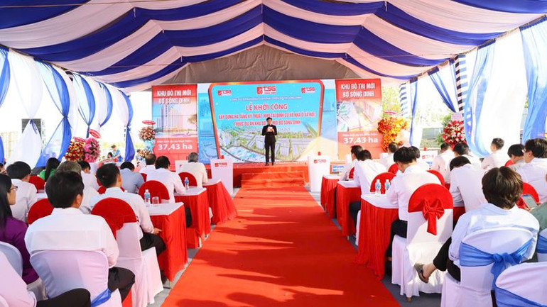 Quang cảnh buổi lễ khởi công