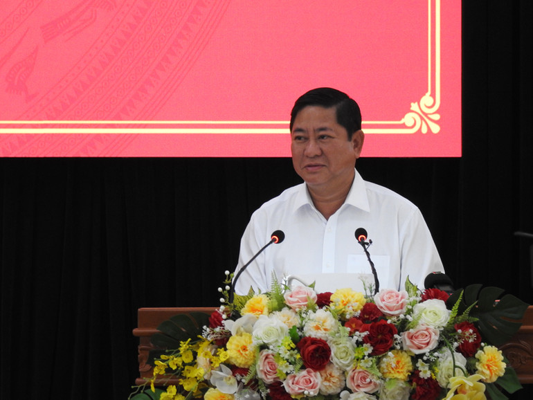 Chủ tịch Ủy ban nhân dân tỉnh Ninh Thuận Trần Quốc Nam phát biểu tại hội nghị. Chủ tịch Ủy ban nhân dân tỉnh Ninh Thuận Trần Quốc Nam phát biểu tại hội nghị.