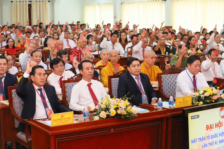 Đại biểu biểu quyết, thống nhất chương trình, mục tiêu do đại hội đặt ra trong nhiệm kỳ 2024-2029.