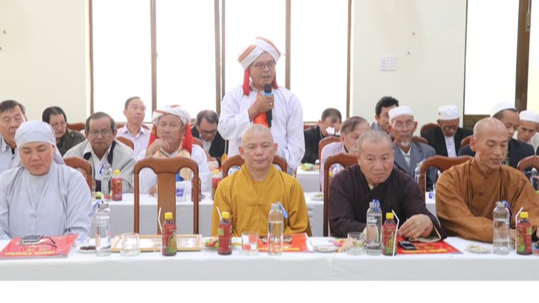 Đại biểu bày tỏ sự đồng thuận cao của nhân dân khi Ninh Thuận được Trung ương tiếp tục chọn để xây dựng Nhà máy Điện hạt nhân, là cơ hội rất tốt cho Ninh Thuận khai thác tiềm năng, lợi thế khác biệt để vươn lên phát triển cùng dân tộc trong kỷ nguyên mới. (Ảnh: NGUYỄN TRUNG) Đại biểu bày tỏ sự đồng thuận cao của nhân dân khi Ninh Thuận được Trung ương tiếp tục chọn để xây dựng Nhà máy Điện hạt nhân, là cơ hội rất tốt cho Ninh Thuận khai thác tiềm năng, lợi thế khác biệt để vươn lên phát triển cùng dân tộc trong kỷ nguyên mới. (Ảnh: NGUYỄN TRUNG)